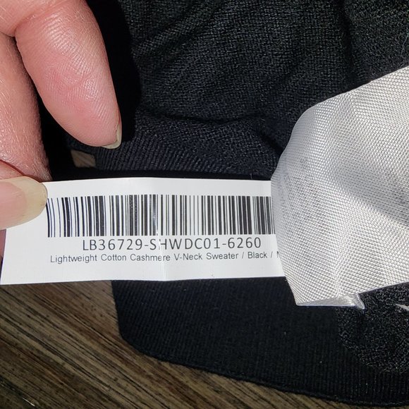 Quince Lightweight Cotton Cashmere V-Neck Sweater NWT Black Med - Picture 7 of 7